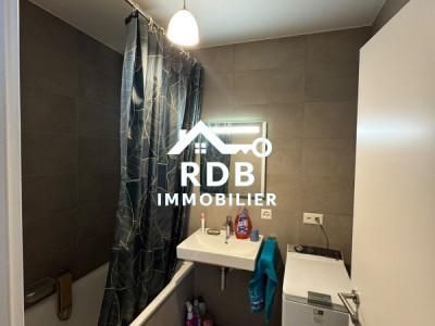 Appartement de 4 pièces au 2ème étage situé à Troinex 1256 image 9