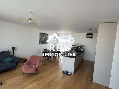 Appartement de 4 pièces au 2ème étage situé à Troinex 1256 image 2