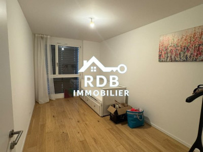 Appartement de 4 pièces au 2ème étage situé à Troinex 1256 image 5
