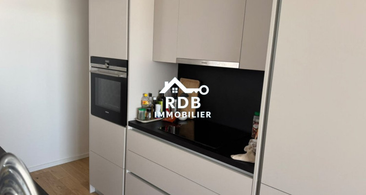 Appartement de 4 pièces au 2ème étage situé à Troinex 1256 image 4