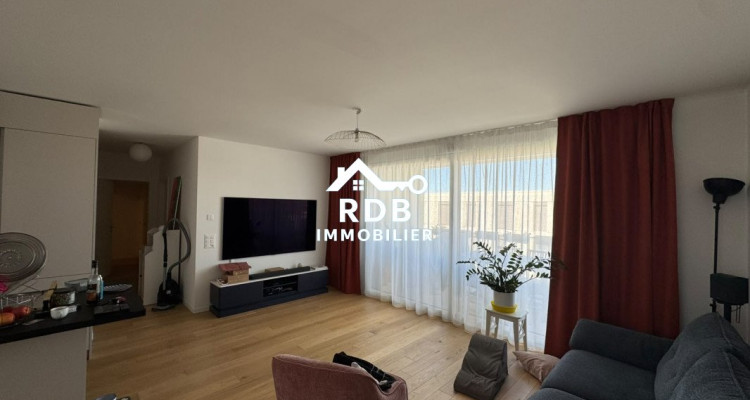 Appartement de 4 pièces au 2ème étage situé à Troinex 1256 image 1