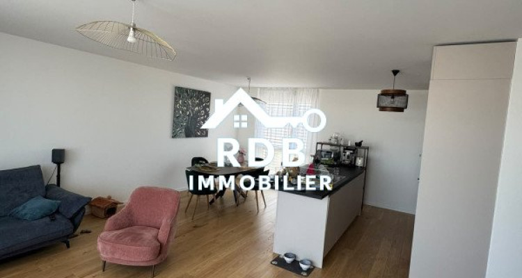 Appartement de 4 pièces au 2ème étage situé à Troinex 1256 image 2
