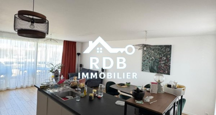 Appartement de 4 pièces au 2ème étage situé à Troinex 1256 image 3