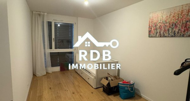 Appartement de 4 pièces au 2ème étage situé à Troinex 1256 image 5