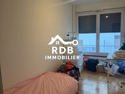 Appartement de 4 pièces au 1er étage situé à Acacias 1227 image 8