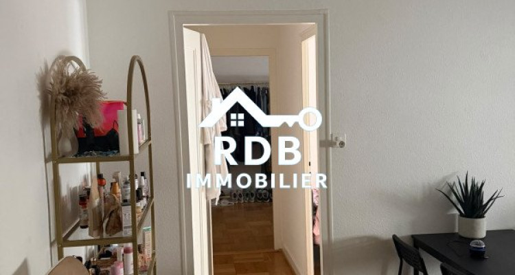 Appartement de 4 pièces au 1er étage situé à Acacias 1227 image 6