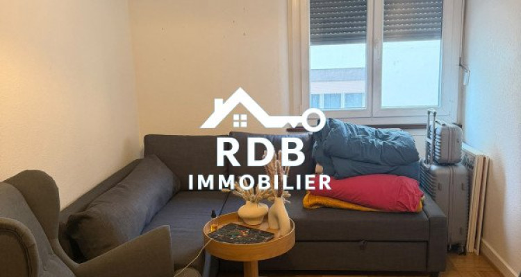 Appartement de 4 pièces au 1er étage situé à Acacias 1227 image 2