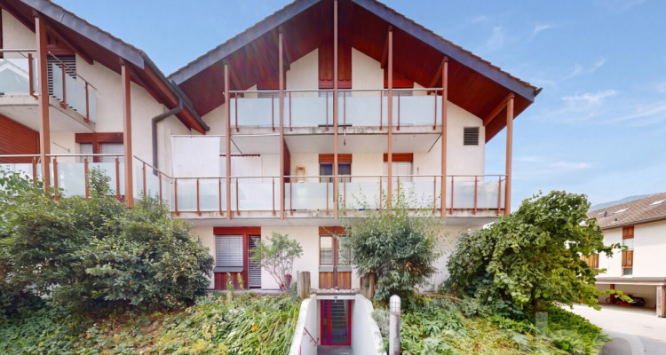 Charmante Dachgeschosswohnung mit Seesicht und zwei Balkonen image 1