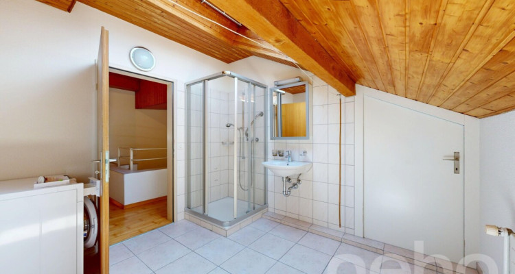 Charmante Dachgeschosswohnung mit Seesicht und zwei Balkonen image 8