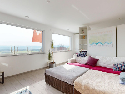 Maison passive avec studio, piscine et vue dégagée image 9