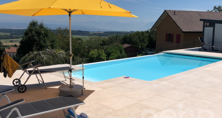 Maison passive avec studio, piscine et vue dégagée image 1