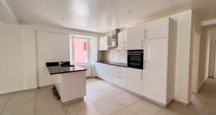 Appartement B - 2,5 pièces, avec balcon - Cadre agréable à Couvet image 2