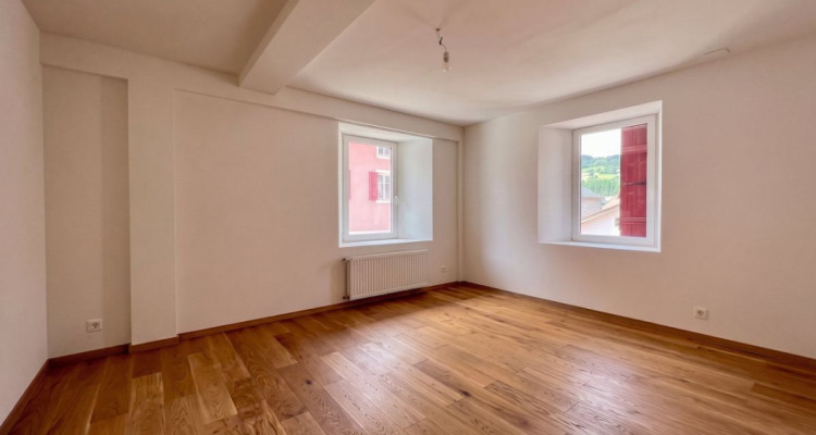 Appartement B - 2,5 pièces, avec balcon - Cadre agréable à Couvet image 3