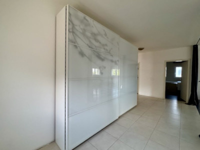 De nouvelles rénovations à ce bien de 6 pièces en duplex + 3 pièces - Terrasses, couvert à voitures  image 3