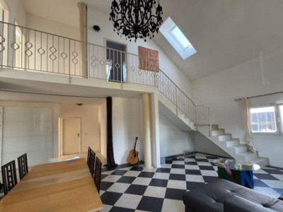 De nouvelles rénovations à ce bien de 6 pièces en duplex + 3 pièces - Terrasses, couvert à voitures  image 10
