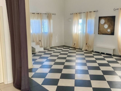 De nouvelles rénovations à ce bien de 6 pièces en duplex + 3 pièces - Terrasses, couvert à voitures  image 11