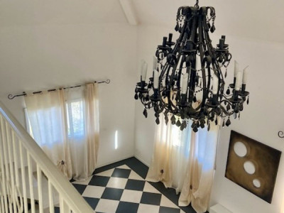 De nouvelles rénovations à ce bien de 6 pièces en duplex + 3 pièces - Terrasses, couvert à voitures  image 12