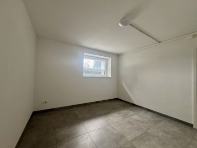  À LOUER   OU À VENDRE, local commercial avec entrée indépendante image 6