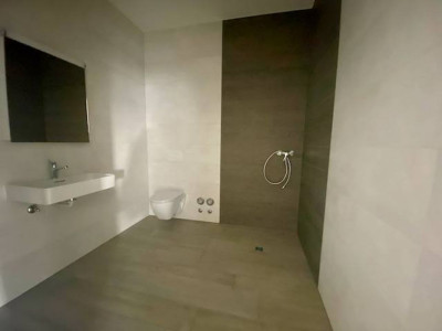 À saisir! vente en bloc, ou séparément, 7 lots dont 5 loués, dans un immeuble en PPE de 13 lots image 8