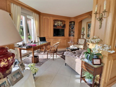 BIEN EXCEPTIONNEL!! Grand appartement en viager occupé sans rente. Vue Lac et Port privé. image 2