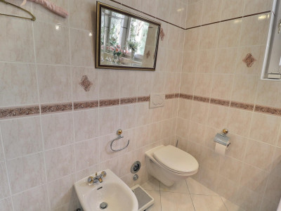 BIEN EXCEPTIONNEL!! Grand appartement en viager occupé sans rente. Vue Lac et Port privé. image 8