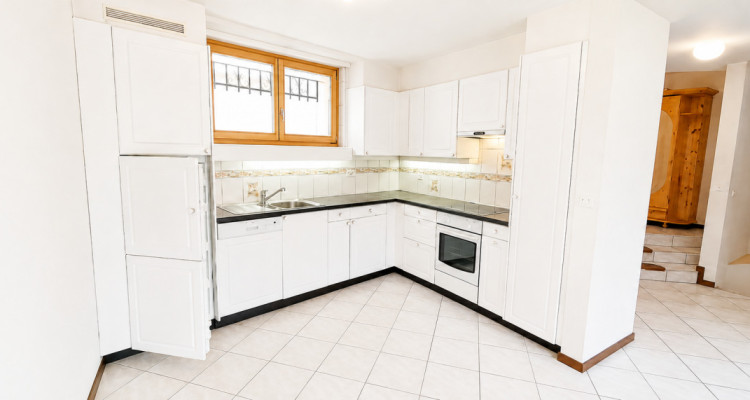 À louer – Superbe maison familiale de 6.5 pièces avec terrasse au cœur de Lens image 3