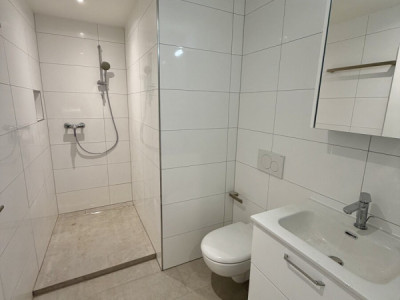 NEUE TOP MODERNE WOHNUNG AN ZENTRALER LAGE image 2