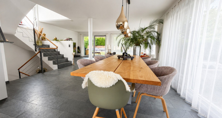 MODERN, FREISTEHEND MIT SEESICHT & BEHEIZBAREM POOL image 7