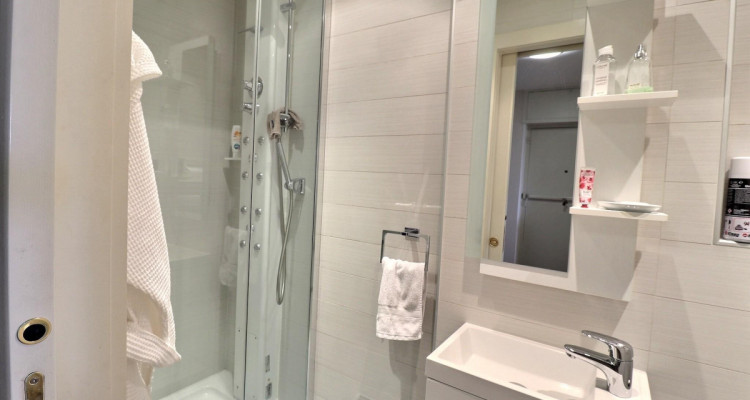 Superbe appartement en étage élevé avec piscine en viager occupé sans rente image 11