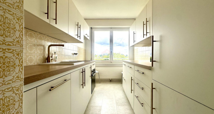 Superbe appartement 3 pièces avec une vue imprenable image 3