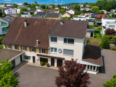 Magnifique 4,5 pièces entièrement rénové de 97 m² au coeur de Rossemaison image 2