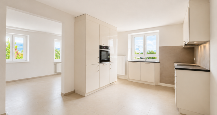Magnifique 4,5 pièces entièrement rénové de 97 m² au coeur de Rossemaison image 1