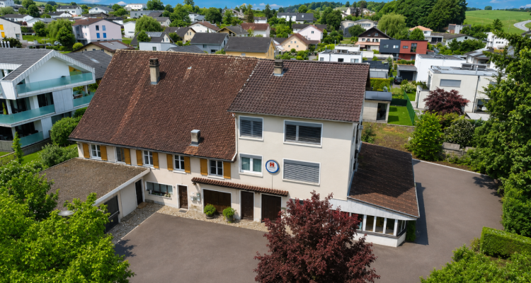 Magnifique 4,5 pièces entièrement rénové de 97 m² au coeur de Rossemaison image 2