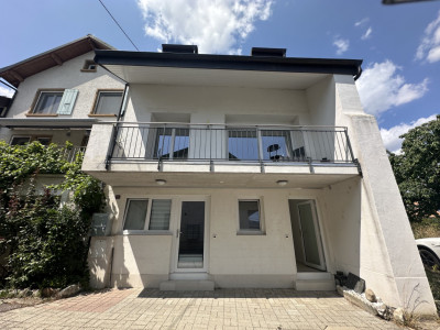 Appartement en triplex dans maison villageoise de caractère image 1