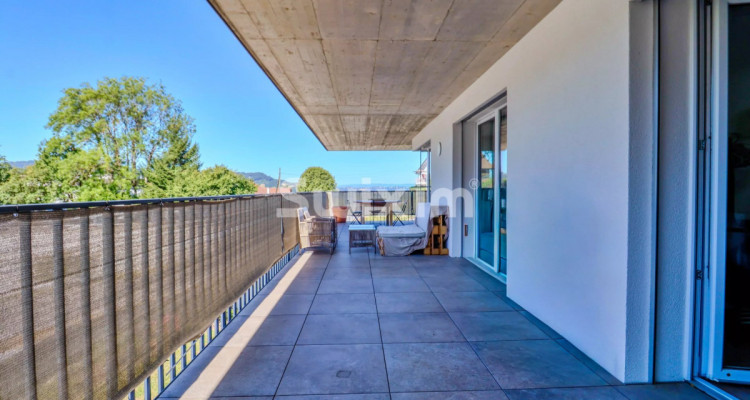 Exclusivité ! Vivez dans un village & confort : Appartement 5.5 pièces, moderne avec grande terrasse, moins de 7 minutes de la gare ! image 2