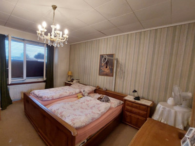 Maison villageoise avec jardin offrant deux appartements et un espace commercial image 9