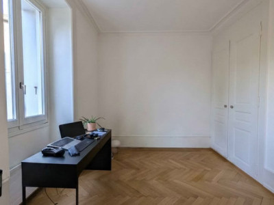 BEL APPARTEMENT 4 PIÈCES AU CENTRE DE GENÈVE image 6