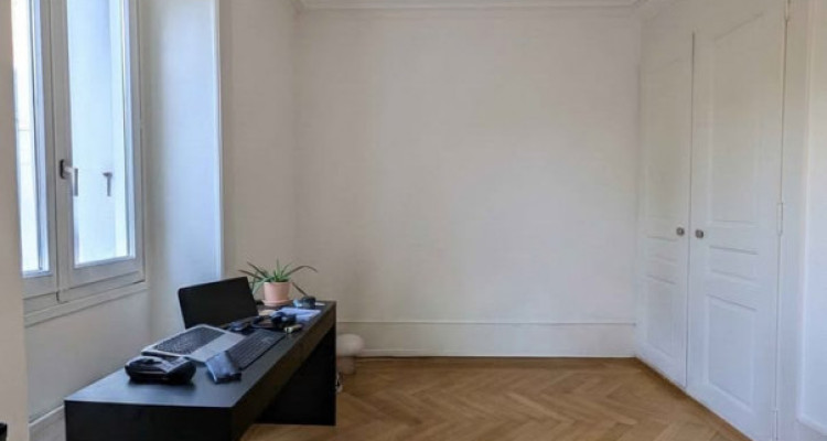 BEL APPARTEMENT 4 PIÈCES AU CENTRE DE GENÈVE image 6