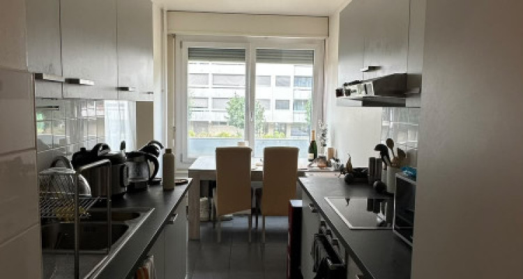 3 pièces situé au 1er étage dans un environnement calme et familial image 5