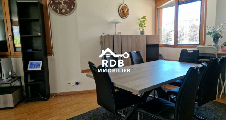 Appartement de 5 pièces au 1er étage situé à Le Grand-Saconnex 1218 image 2
