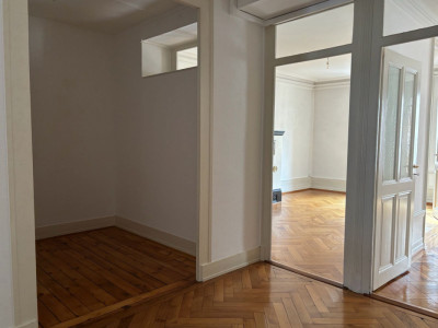 Très charmant 4 pièces dans le quartier de Plainpalais. Beaucoup de cachet! image 5