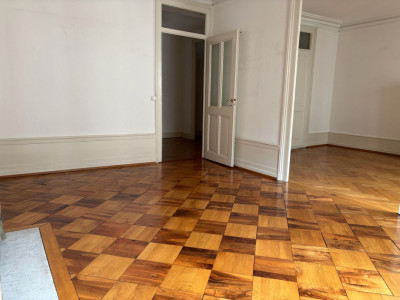 Très charmant 4 pièces dans le quartier de Plainpalais. Beaucoup de cachet! image 2