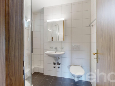 Praktische 4-Zimmerwohnung mit grossem Balkon im Längi-Quartier image 7