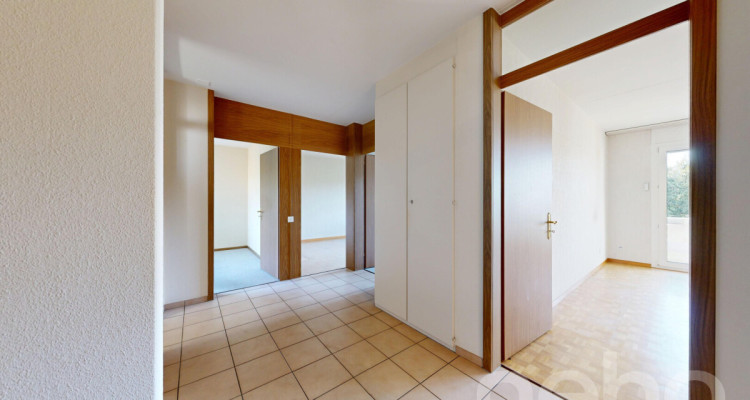 Praktische 4-Zimmerwohnung mit grossem Balkon im Längi-Quartier image 3