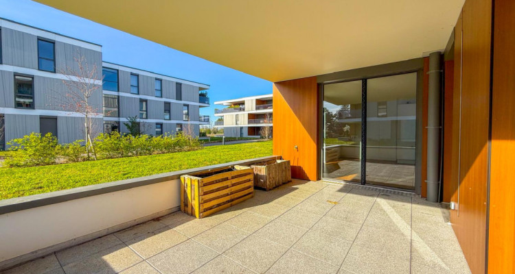 En France, Village-Neuf : Appartement 4 Pièces de Standing image 8