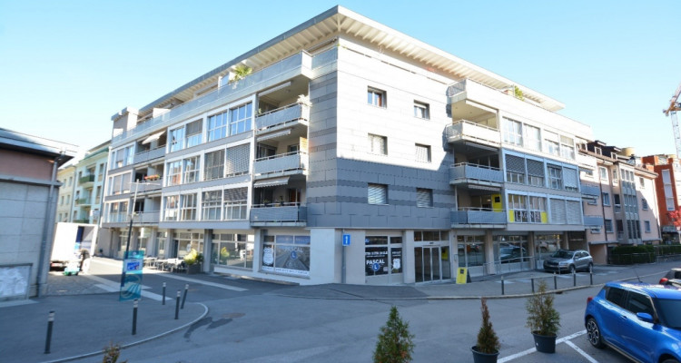 Place de parc intérieure image 1