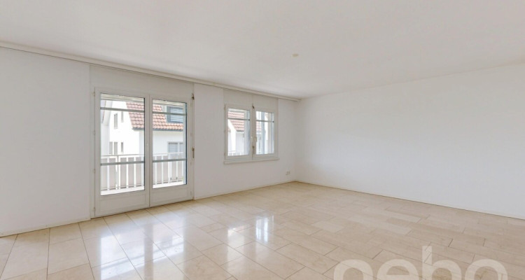 Helle 4.5-Zimmer-Wohnung mit Südbalkon in Volketswil image 2