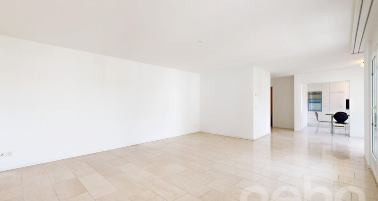 Helle 4.5-Zimmer-Wohnung mit Südbalkon in Volketswil image 3