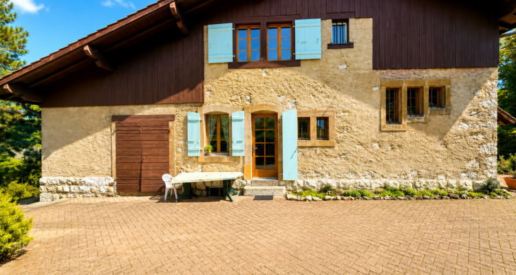 Maison individuelle de caractère - Vue dégagée sur le Salève, gros volume et fort potentiel daménagement. image 2