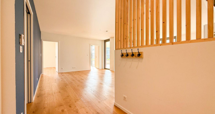 En France, Village-Neuf : Appartement 4 Pièces de Standing image 4